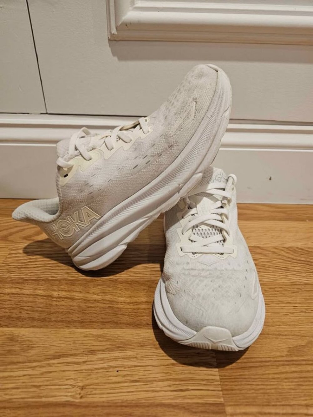Women's HOKA Clifton 9 – Size 7.5 (All White / Nimbus Cloud)